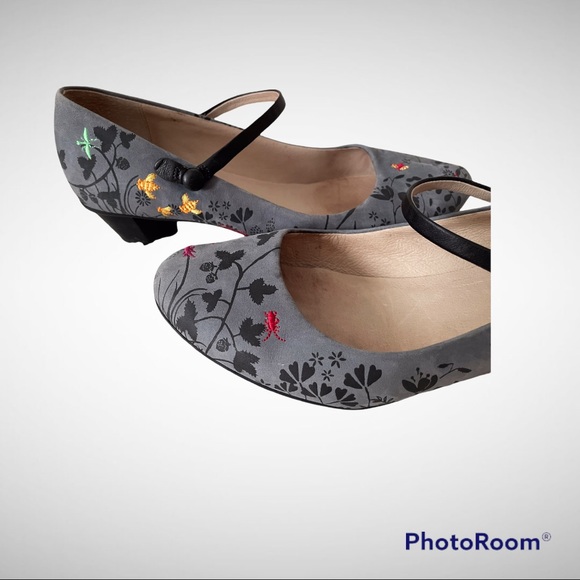 Camper shoes with birds ๐ฆ bees ๐ flowers ๐ธ - Picture 7 of 10